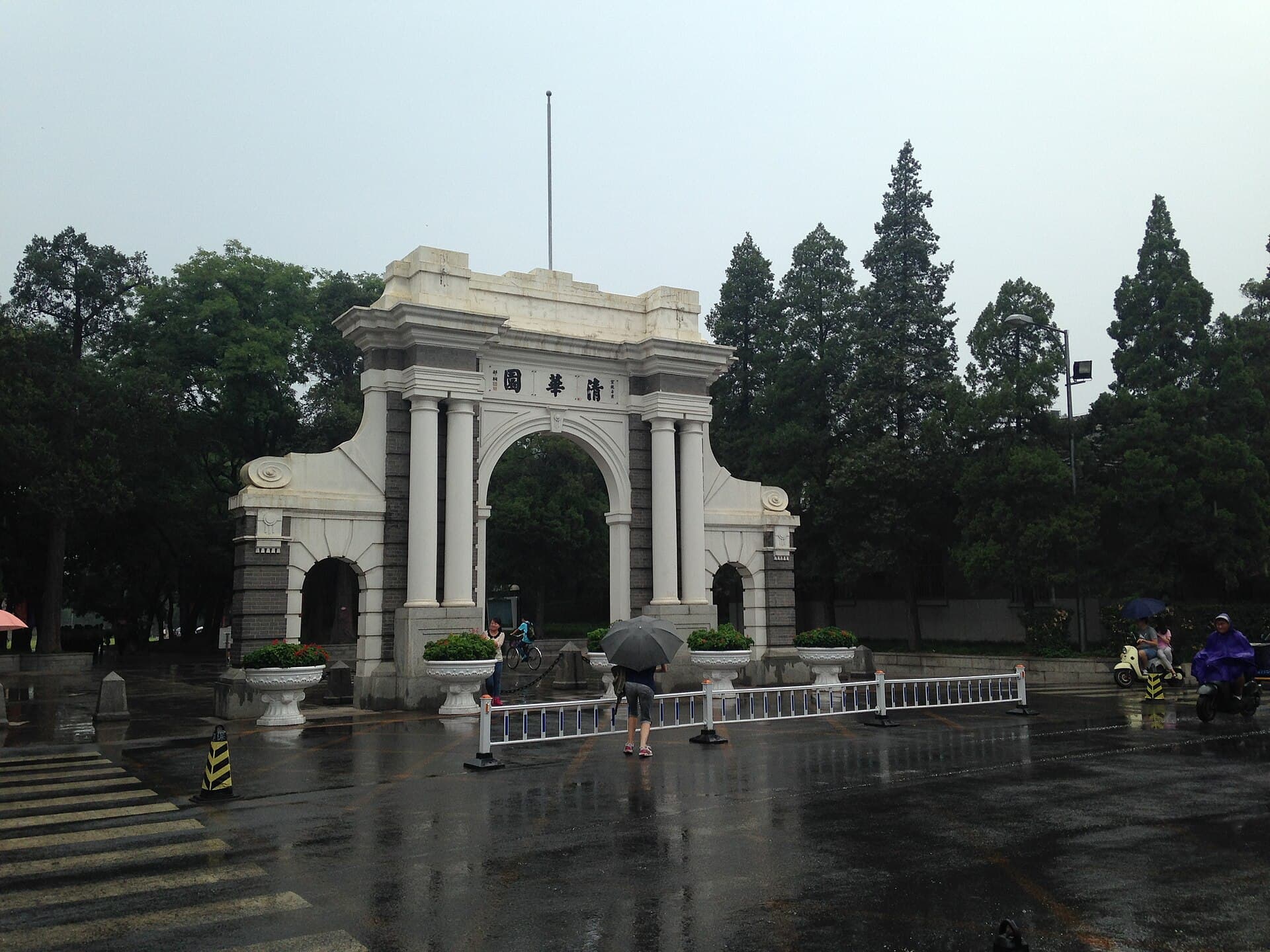 Старые ворота Tsinghua University, Пекин