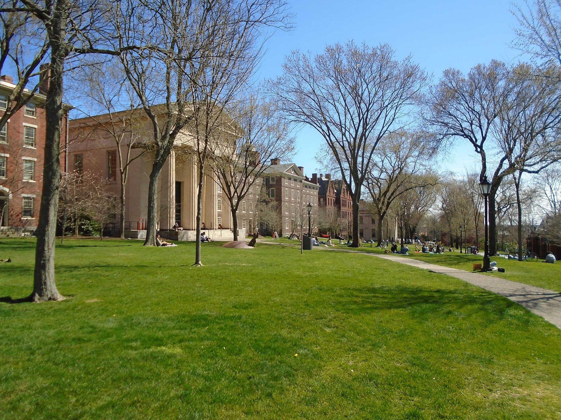 Лужайка Quiet Green, Brown University