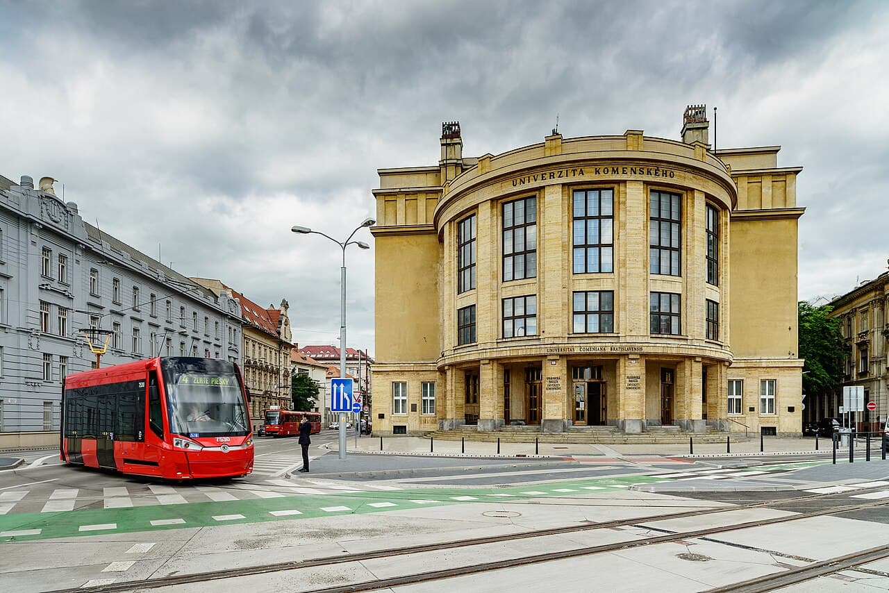 Главное здание Comenius University in Bratislava