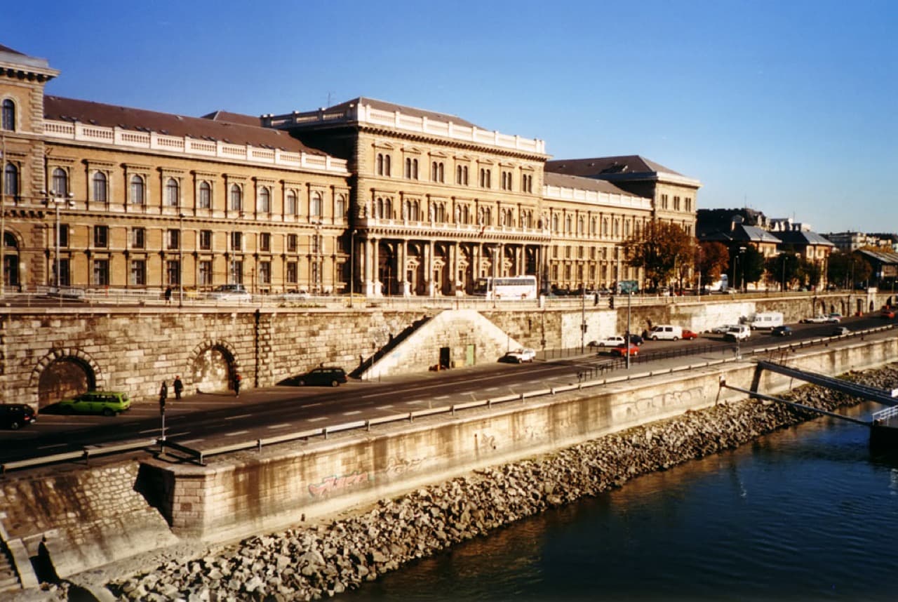 Главное здание Corvinus University of Budapest