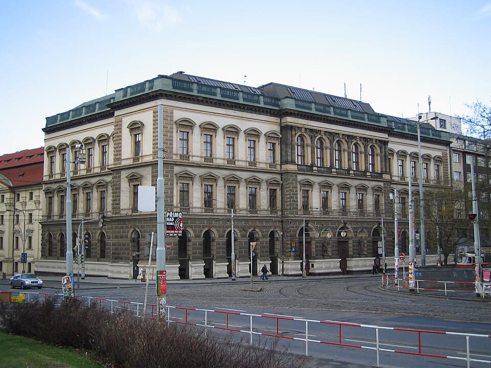 Здание Czech Technical University in Prague