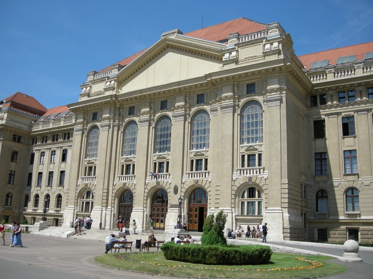 Главное здание University of Debrecen
