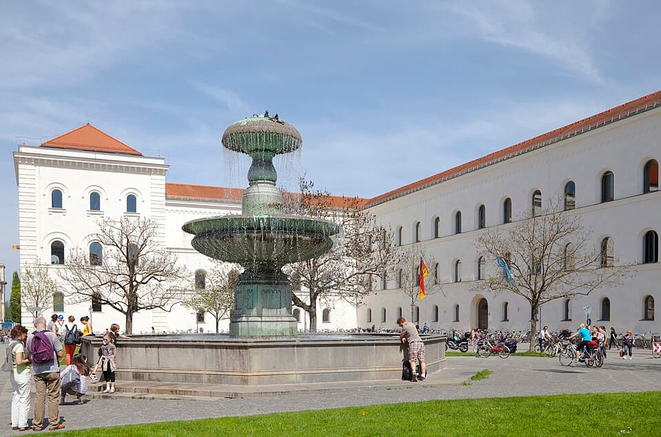 Здание LMU Munich