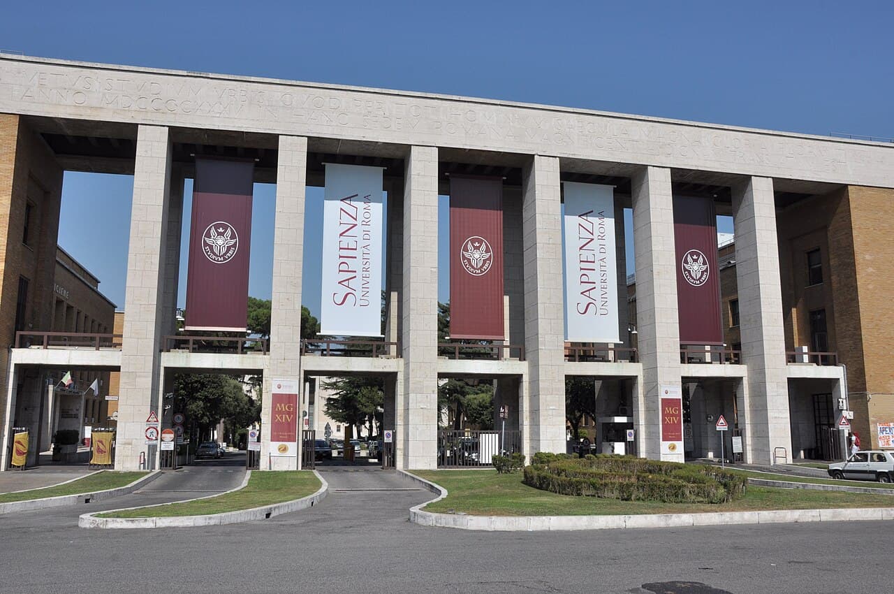 Вход в Sapienza University of Rome