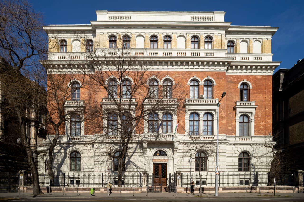 Главное здание Semmelweis University, Будапешт