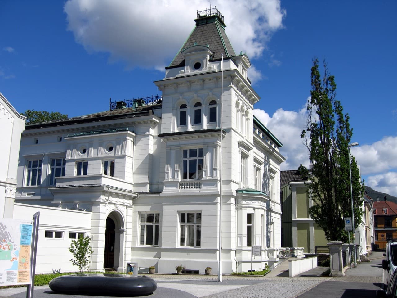 Ректорат University of Bergen, Мюсеплас 1