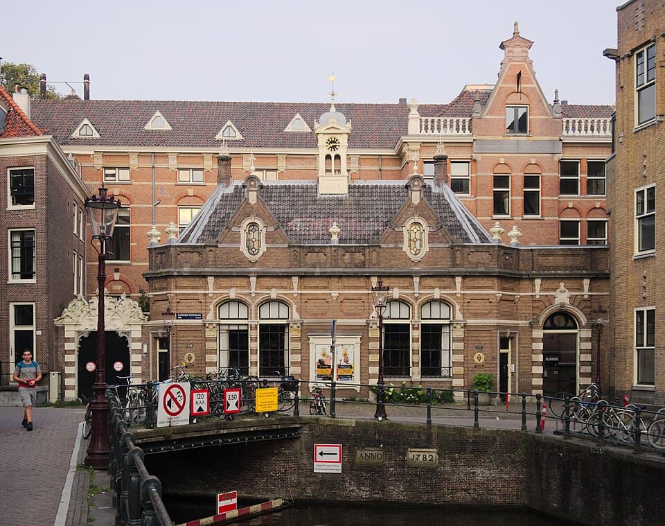 Здание University of Amsterdam
